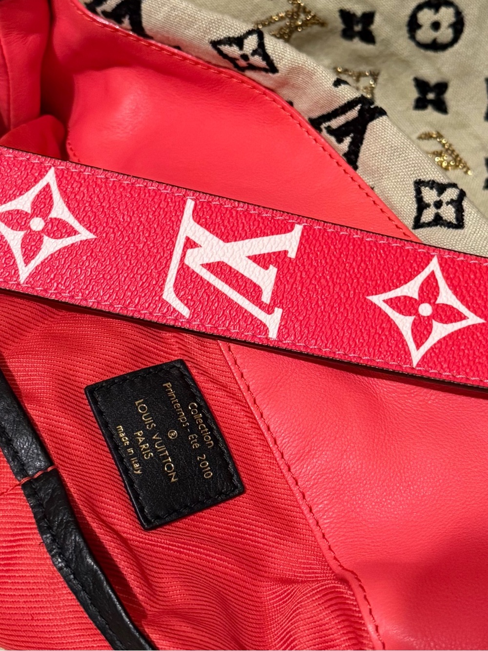 Louis Vuitton Monogram Cheche Bohemian Rouge - Picture 16 of 16